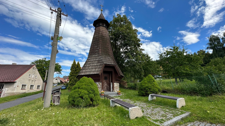 Kaplička v obci Pohorsko 