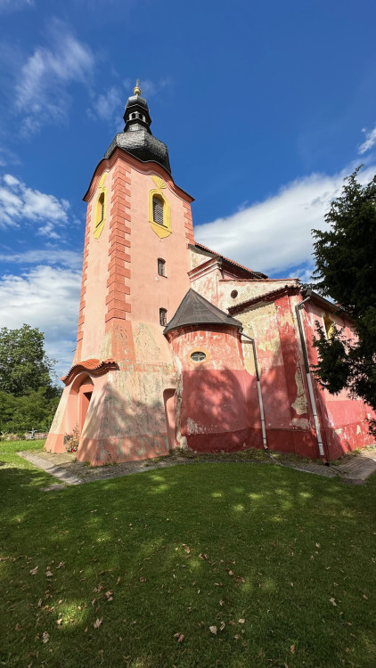 Kostel ve Strašíně