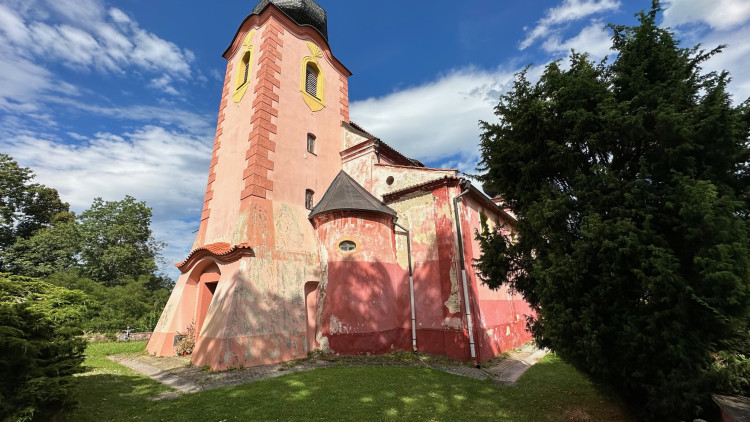 Kostel ve Strašíně