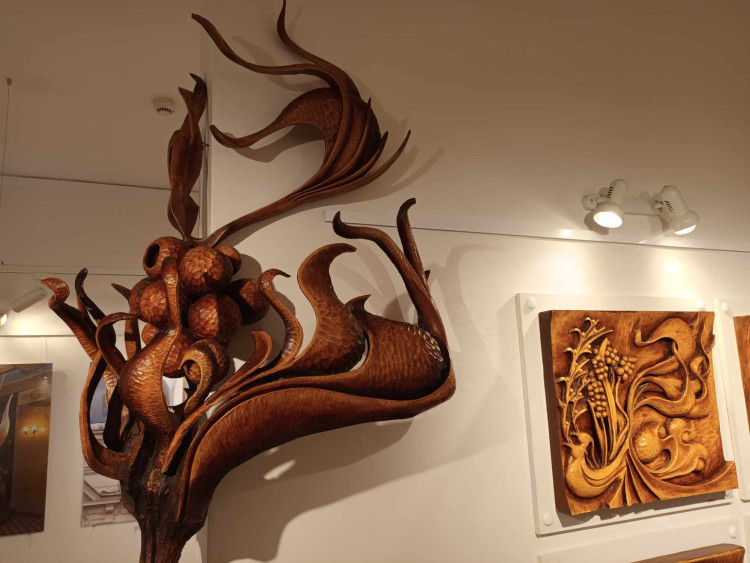 FOTOGALERIE: Výstava dřevěných plastik Miroslava Srostlíka je ve Špalíčku