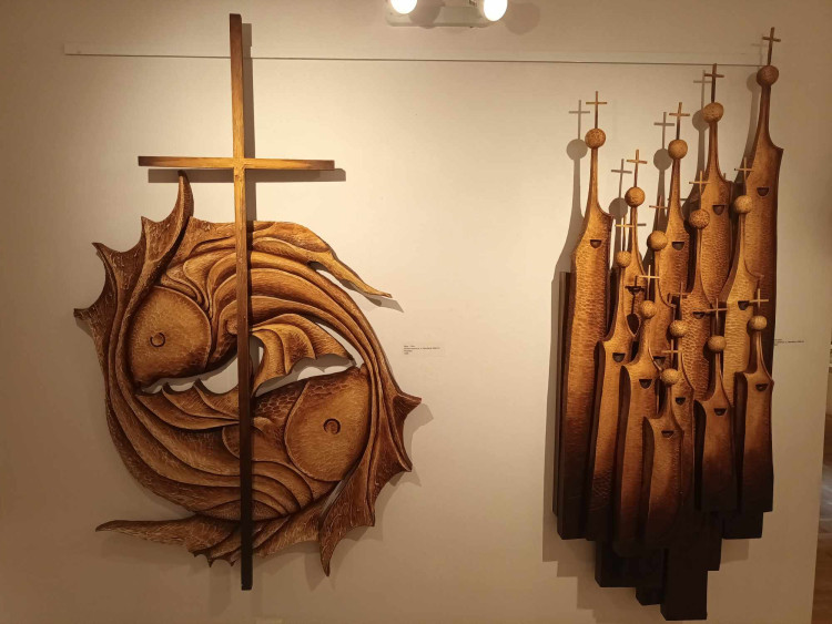 FOTOGALERIE: Výstava dřevěných plastik Miroslava Srostlíka je ve Špalíčku