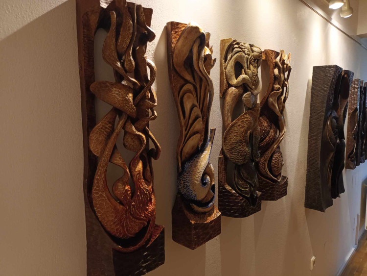 FOTOGALERIE: Výstava dřevěných plastik Miroslava Srostlíka je ve Špalíčku