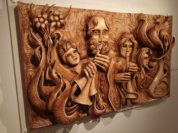 FOTOGALERIE: Výstava dřevěných plastik Miroslava Srostlíka je ve Špalíčku