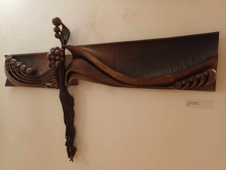 FOTOGALERIE: Výstava dřevěných plastik Miroslava Srostlíka je ve Špalíčku