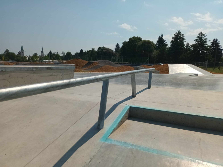 FOTOGALERIE: Moderní skatepark v Litovli je před dokončením