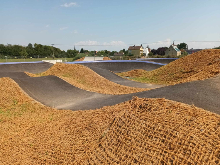 FOTOGALERIE: Moderní skatepark v Litovli je před dokončením