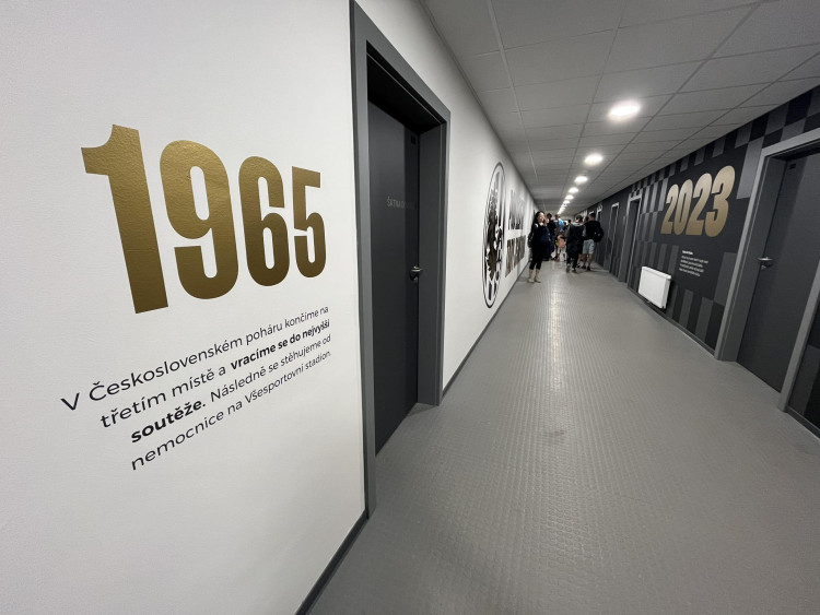 GALERIE: Otevření nového fotbalového stadionu v Hradci Králové