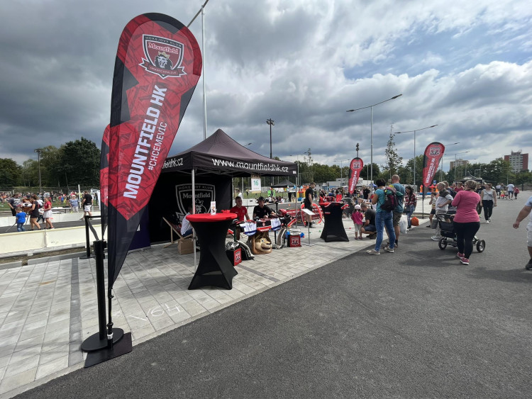 GALERIE: Otevření nového fotbalového stadionu v Hradci Králové
