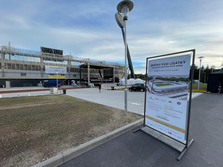 GALERIE: Otevření nového fotbalového stadionu v Hradci Králové