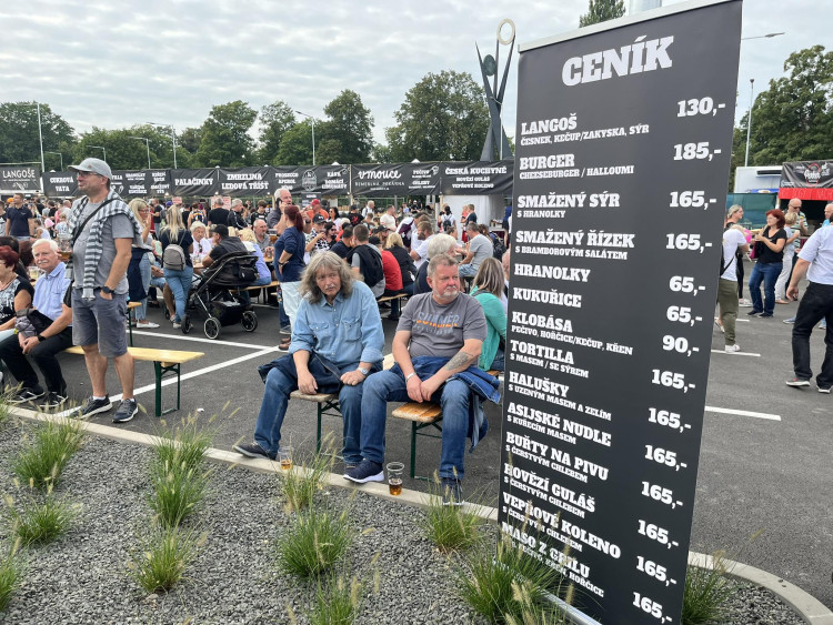 GALERIE: Otevření nového fotbalového stadionu v Hradci Králové