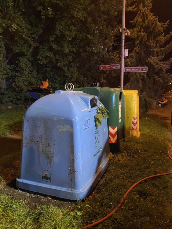 Požár kontejnerů na Špičáku