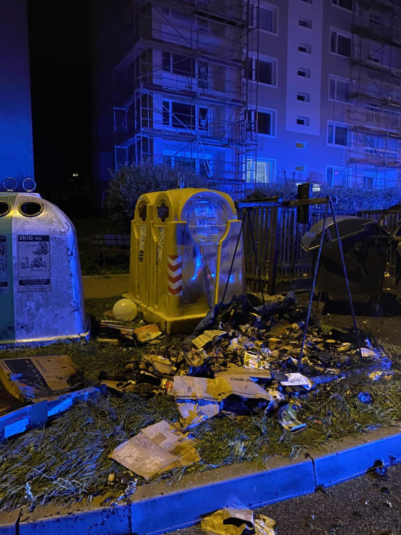 Požár kontejnerů na Špičáku