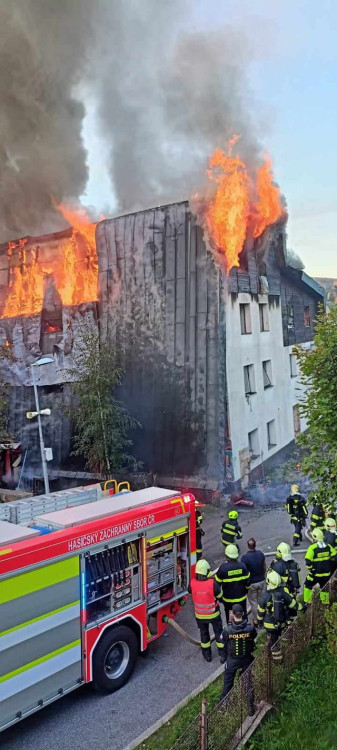 Požár rekonstruovaného penzionu v Tanvaldě