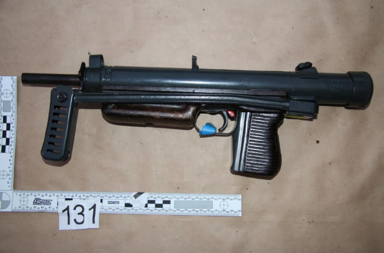 FOTOGALERIE: Policie zadržela obchodníky se zbraněmi