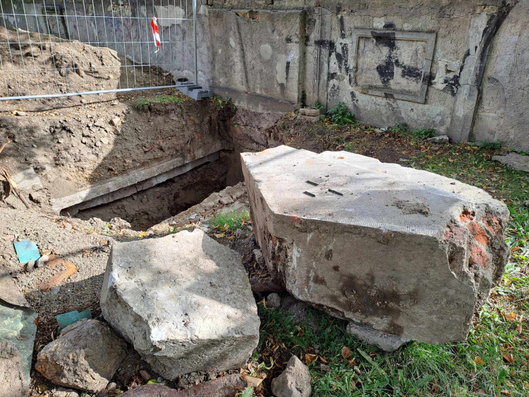 Odhalené hroby a kostry v parku Budyšínská