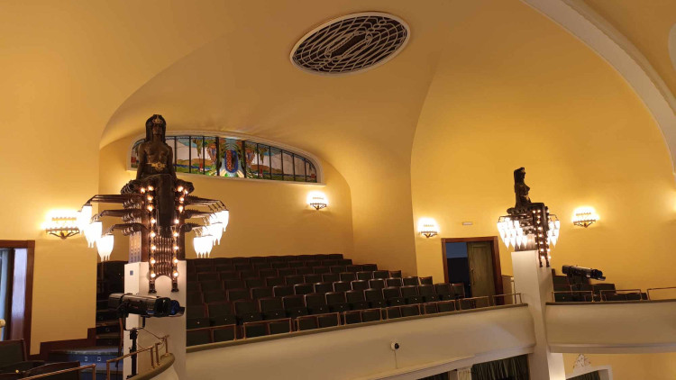 FOTOGALERIE: Obnovené vitráže proměnily prostějovský Národní dům