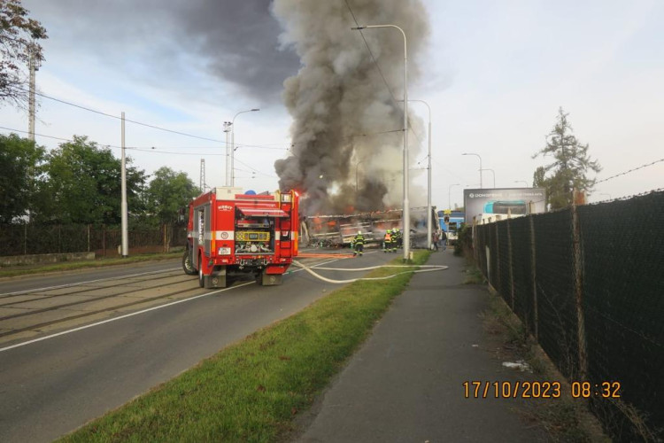 FOTOGALERIE: Srážka kamionu a osobní vlaku v Olomouci
