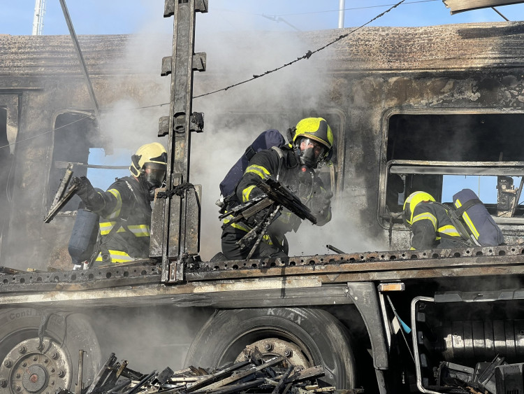 FOTOGALERIE: Srážka kamionu a osobní vlaku v Olomouci