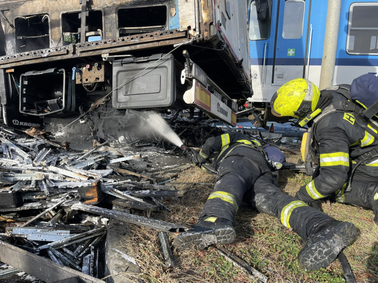 FOTOGALERIE: Srážka kamionu a osobní vlaku v Olomouci