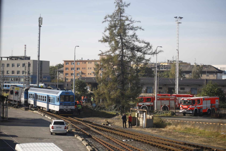 FOTOGALERIE: Srážka kamionu a osobní vlaku v Olomouci