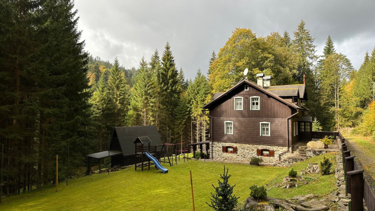 Cestou budete míjet krásné chalupy