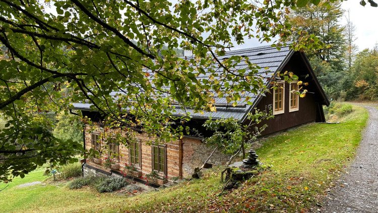 Cestou budete míjet krásné chalupy