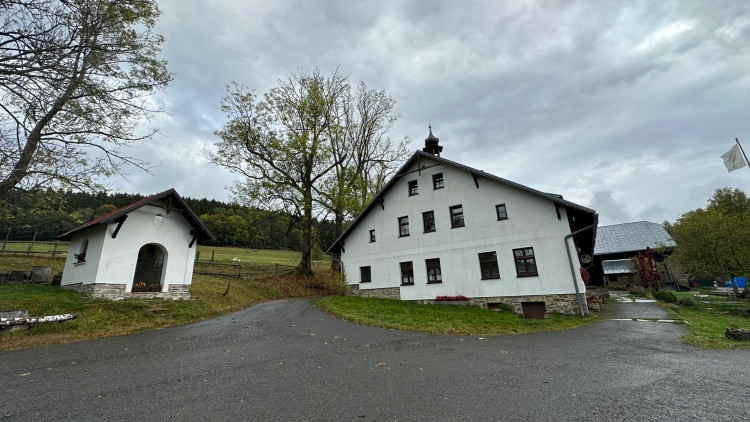 Statek na Brčálníku slouží k ubytování a nabízí i občerstvení