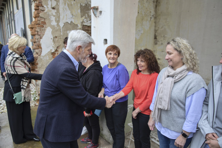 FOTOGALERIE: Prezident Pavel navštívil textilní podnik v Jeseníku i školu ve Vápenné