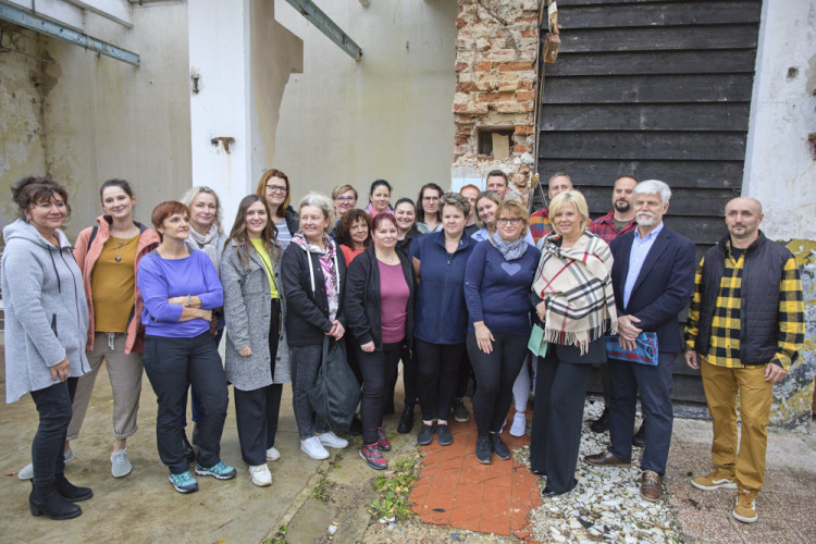 FOTOGALERIE: Prezident Pavel navštívil textilní podnik v Jeseníku i školu ve Vápenné