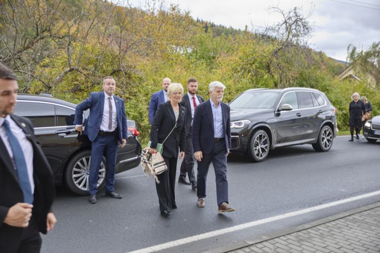 FOTOGALERIE: Prezident Pavel navštívil textilní podnik v Jeseníku i školu ve Vápenné