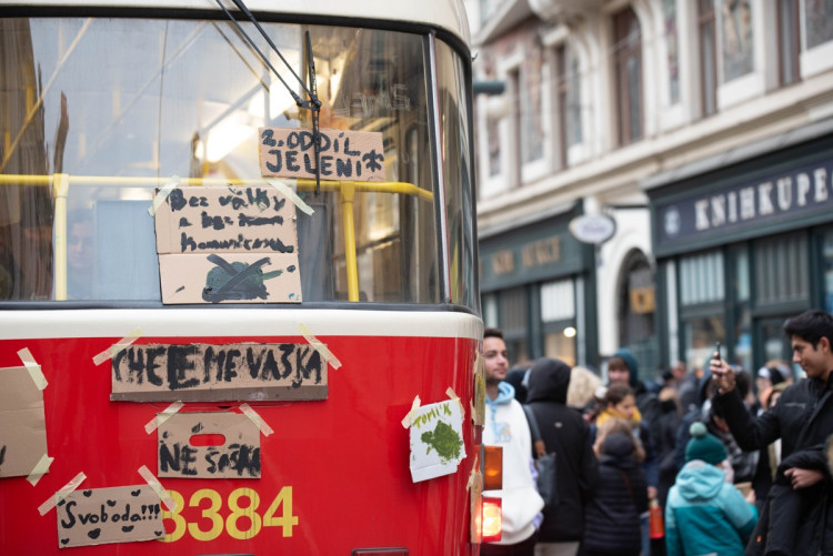 FOTOGALERIE: Podívejte se na atmosféru na oslavách na Národní