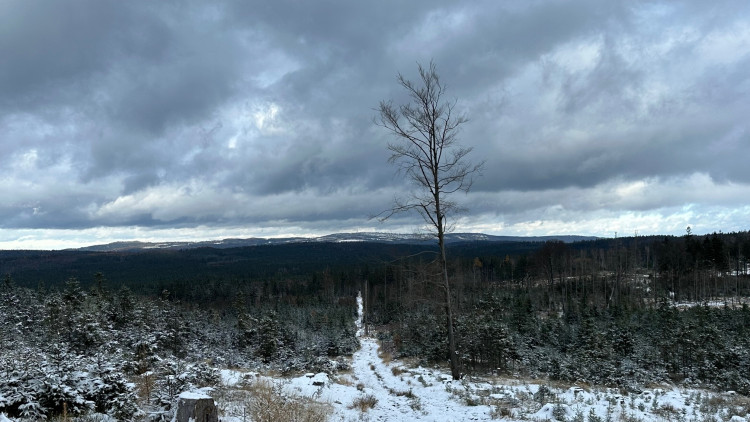 Zimní výlet na brdskou osmistovku Nad Maráskem