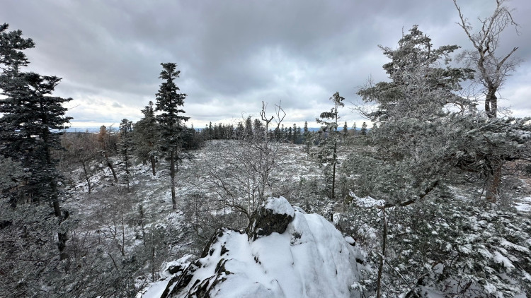 Zimní výlet na brdskou osmistovku Nad Maráskem