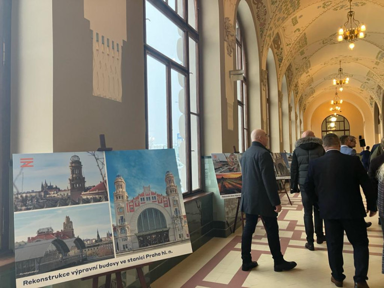 FOTOGALERIE: Nově otevřená zrekonstruovaná Fantova budova na hlavním nádraží