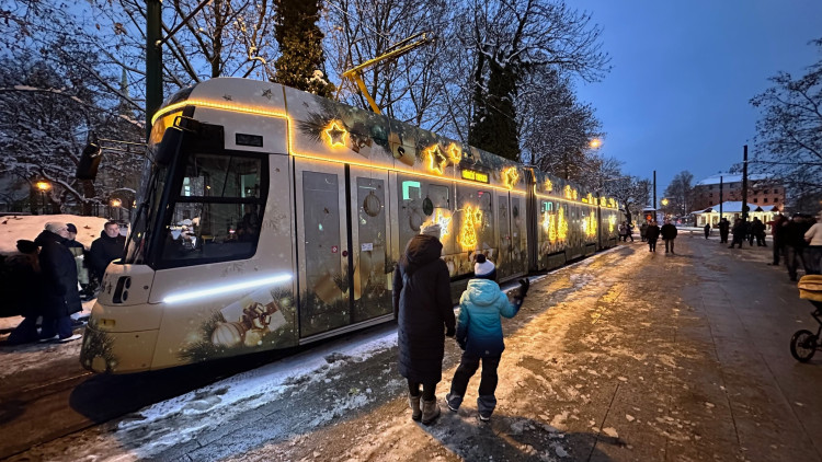 FOTOGALERIE: Vánoční tramvaj poprvé vyjíždí