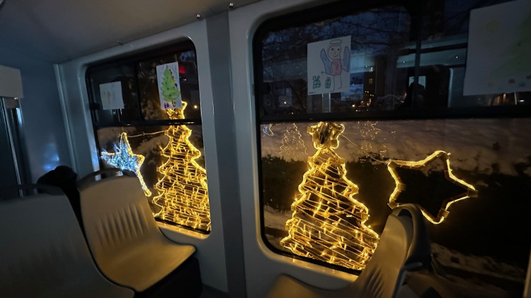 FOTOGALERIE: Vánoční tramvaj poprvé vyjíždí