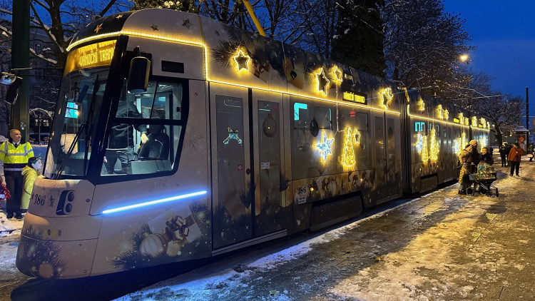FOTOGALERIE: Vánoční tramvaj poprvé vyjíždí