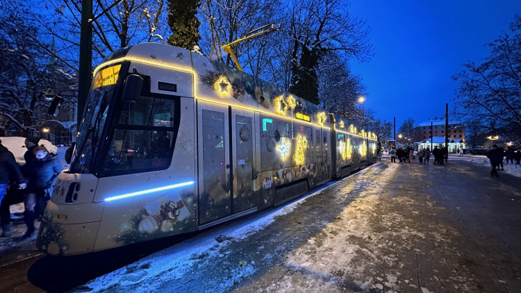 FOTOGALERIE: Vánoční tramvaj poprvé vyjíždí