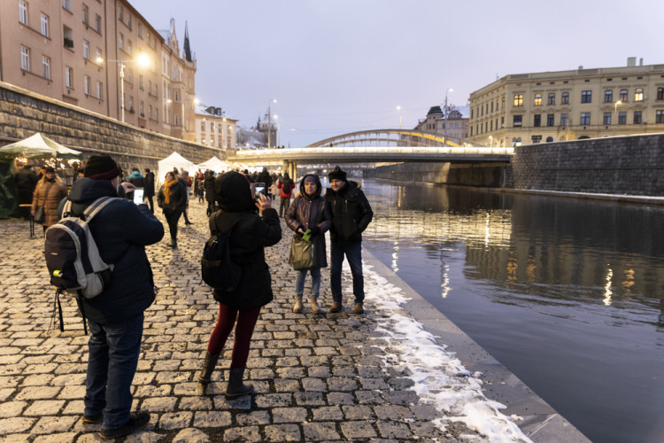 FOTOGALERIE: Vánoční trhy na olomoucké náplavce mají za sebou první ročník