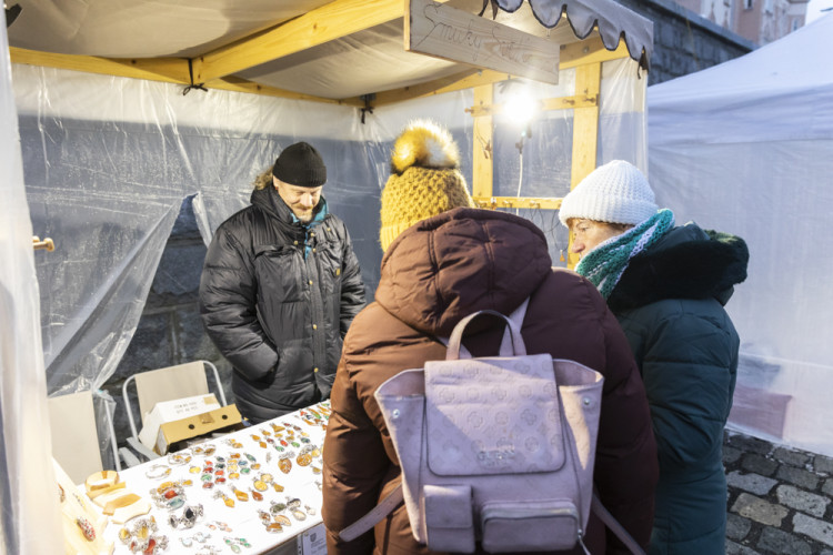 FOTOGALERIE: Vánoční trhy na olomoucké náplavce mají za sebou první ročník