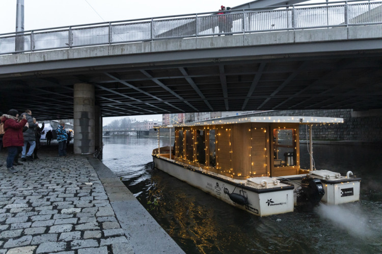 FOTOGALERIE: Vánoční trhy na olomoucké náplavce mají za sebou první ročník