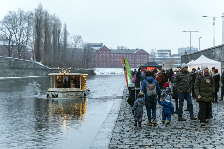 FOTOGALERIE: Vánoční trhy na olomoucké náplavce mají za sebou první ročník