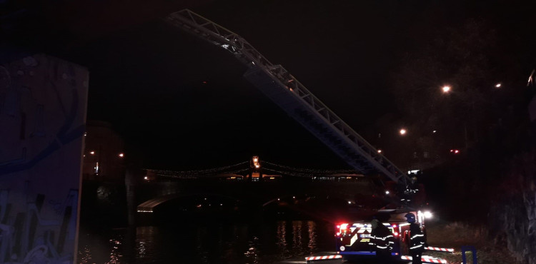 FOTOGALERIE: Požár lávky nad Radbuzou