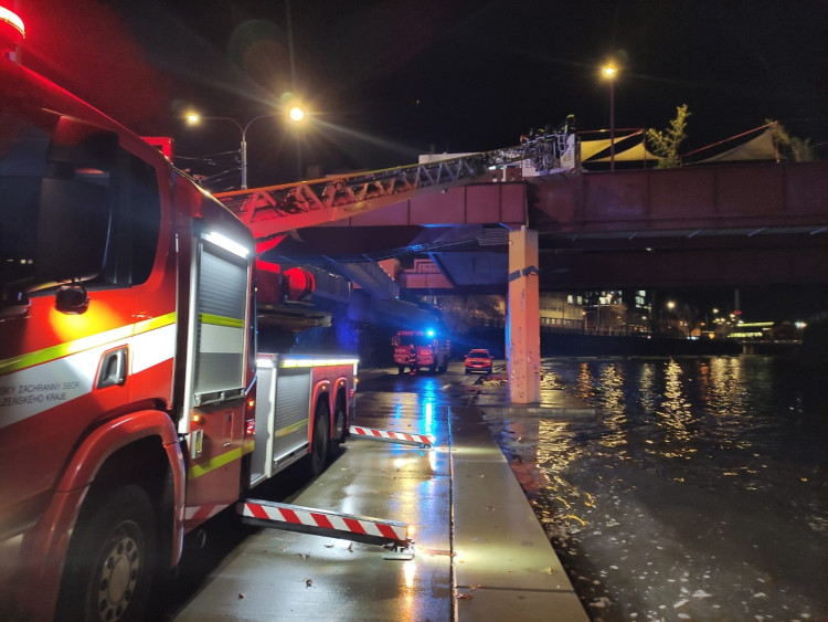 FOTOGALERIE: Požár lávky nad Radbuzou