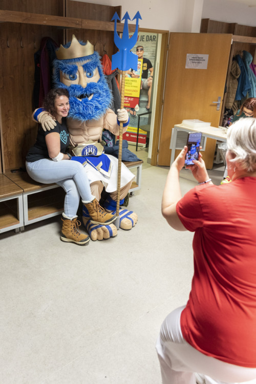 FOTOGALERIE: Darování krve ve fotbalovém prostředí. Na olomouckém stadionu proběhl mobilní odběr