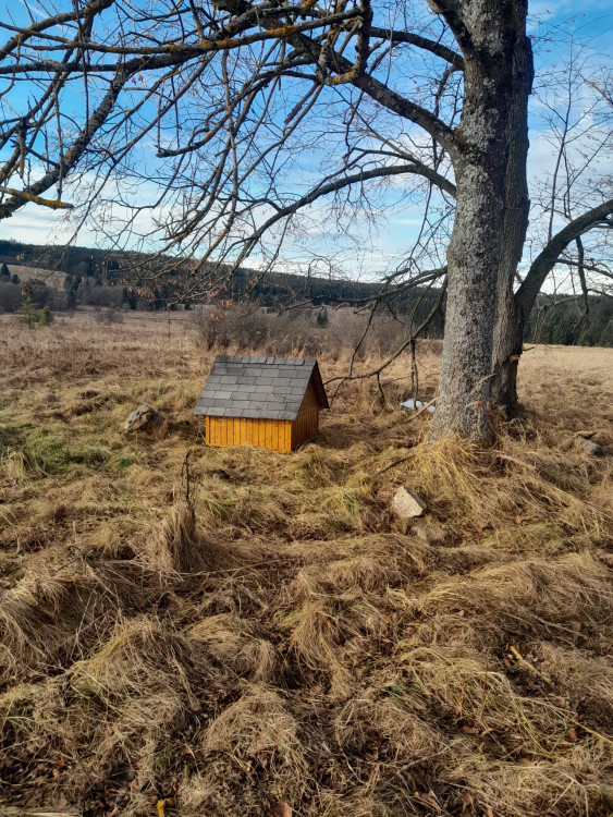 Studánky v Brdech dostaly romantické stříšky