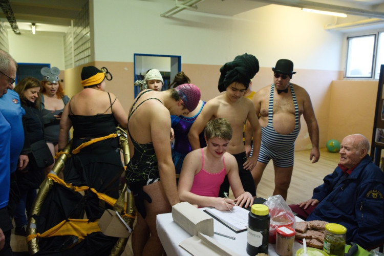 FOTOGALERIE: Otužilce v Přerově sledovaly tisíce lidí