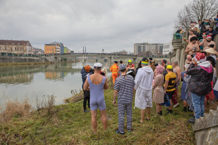 FOTOGALERIE: Otužilce v Přerově sledovaly tisíce lidí