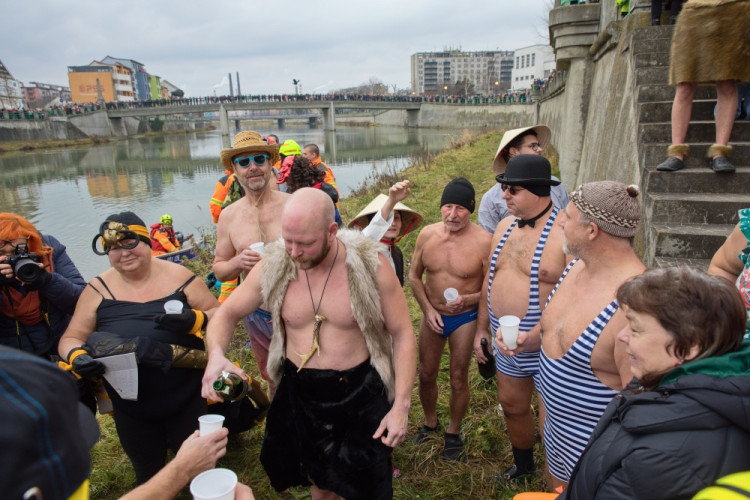 FOTOGALERIE: Otužilce v Přerově sledovaly tisíce lidí