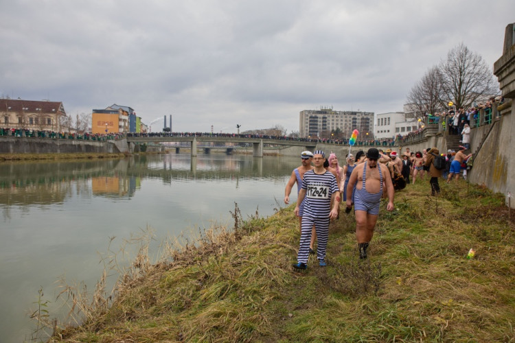FOTOGALERIE: Otužilce v Přerově sledovaly tisíce lidí